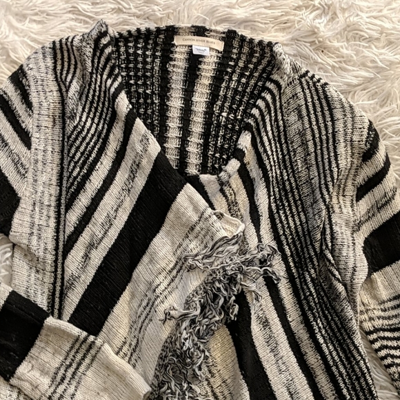 Striped black sweater - Picture 2 of 2